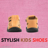 Stylish PVC unisex sandals for kids (perforations net), ideal for ages 3-5 years. Velcro fastening and back detail